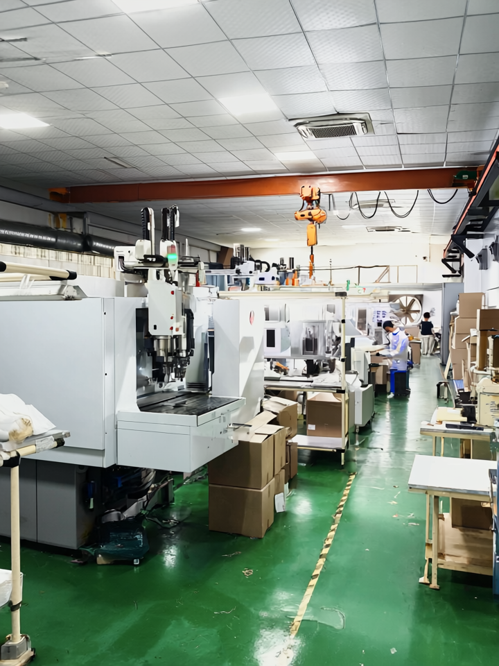 Injection molding workshop equipped with multiple machines