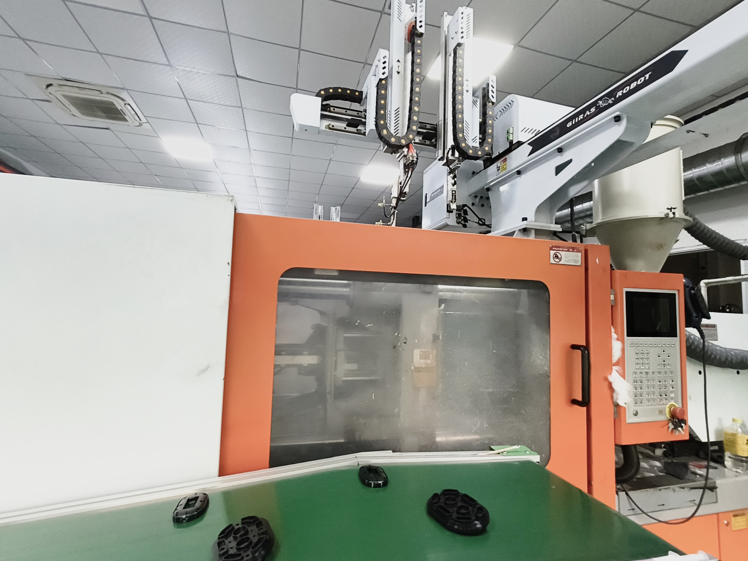 Plastic injection molding production line with multiple machines